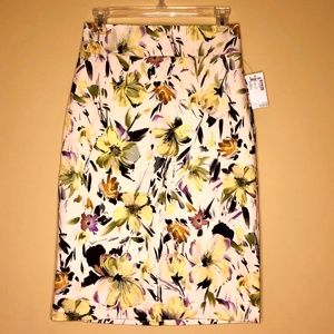 NWT. Paniz Floral Pencil Skirt
